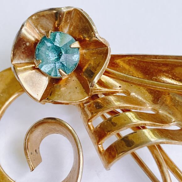 Mid Century Gold Tone Brooch Earrings Set Aqua Glass Rhinestone Floral 1940s - Picture 3 of 12